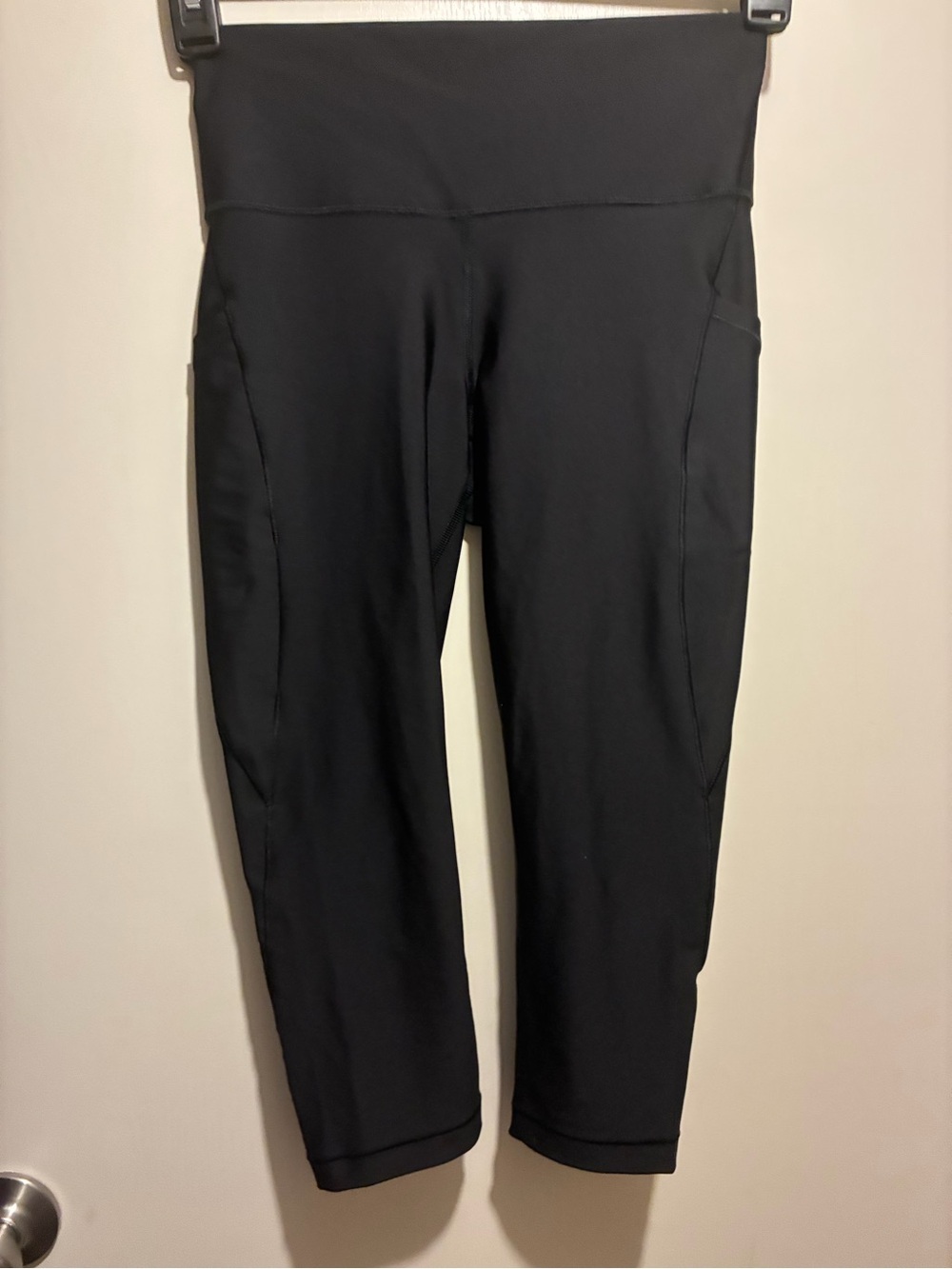 Athleta Black Interval Stash Capri